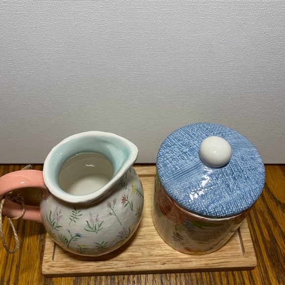 Mud Pie Floral Ceramic Sugar and Creamer set on Wood Tray NWT 2021 - Picture 4 of 12